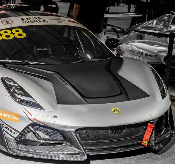 Lotus Emira 3.6 V6 2.0 Four-cylinder 2022-ON with Aftermarket Parts - Hood Dry Pre-preg Carbon Fiber / FRP