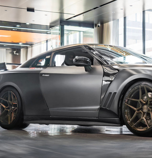 Nissan GTR R35 CBA DBA EBA 2008 2009 2010 2011 2012 2013 2014 2015 2016 with Aftermarket Parts - Doors Dry Pre-preg Carbon Fiber from CMST Tuning