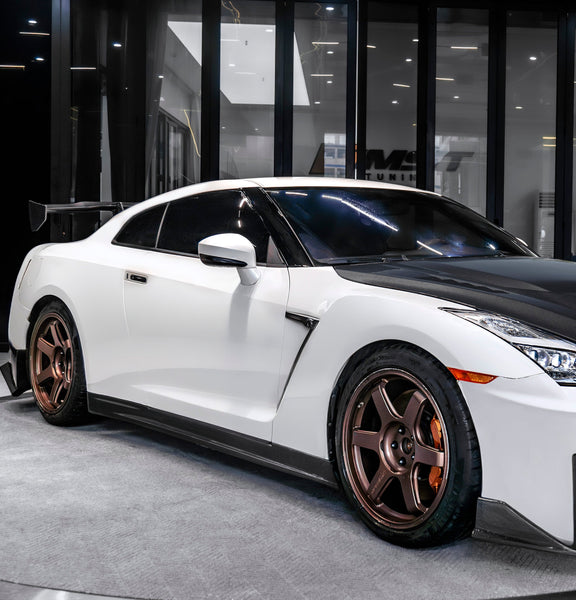 Nissan GTR R35 CBA DBA EBA 2008 2009 2010 2011 2012 2013 2014 2015 2016 2017 2018 2019 2020 2021 2022 2023 2024 with Aftermarket Parts - 2024 NISMO Style Side Skirts Carbon Fiber / FRP from CMST Tuning