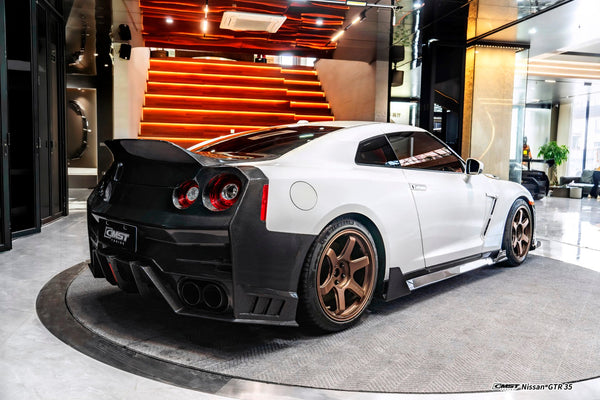 Nissan GTR R35 CBA DBA EBA 2008 2009 2010 2011 2012 2013 2014 2015 2016 with Aftermarket Parts - HORIZON Side Skirts Carbon Fiber / FRP from CMST Tuning