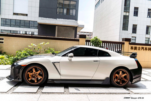 Nissan GTR R35 CBA DBA EBA 2008 2009 2010 2011 2012 2013 2014 2015 2016 with Aftermarket Parts - HORIZON Side Skirts Carbon Fiber / FRP from CMST Tuning