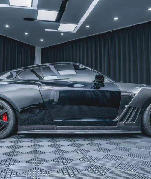Nissan GTR Nismo T-Spec Black Edition Track Eidtion Premium Pure 2008-2024 with Aftermarket Parts - Stage 2 Style Side Skirts Carbon Fiber / FRP from CMST Tuning
